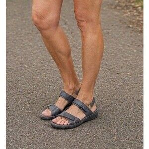 Clarks Women's Size 7.5 Harvest Black Hook & Loop Platform Wedge Sandals Comfy